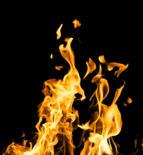 Feuer auf schwarzem Hintergrund — Stockfoto