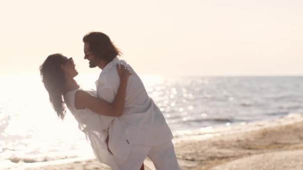 Romantique couple plage vacances d'été concept — Video