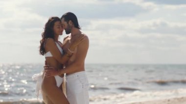 Romantik Çift Plaj Yaz Tatili Konsepti