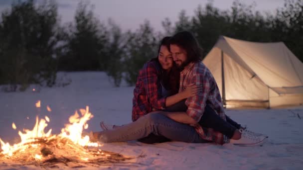 Tourist Couple Camping Near Campfire Outdoors on the Nature — Stock Video