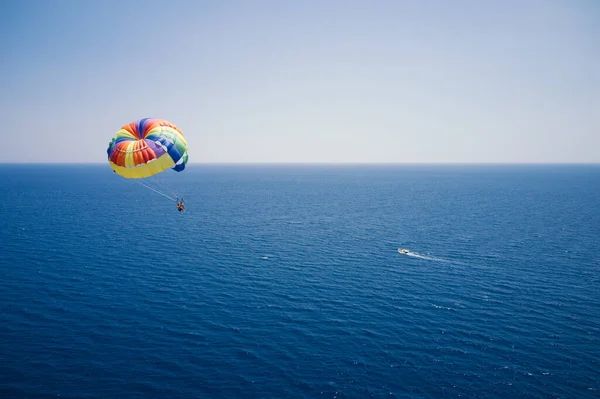 Widok z lotu ptaka Parasailing Sky Vacation Sea Entertainment — Zdjęcie stockowe