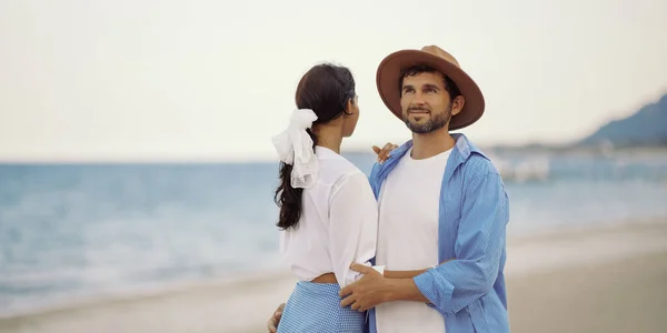 Romantisches Paar Strand Sommerurlaub Urlaubskonzept — Stockfoto