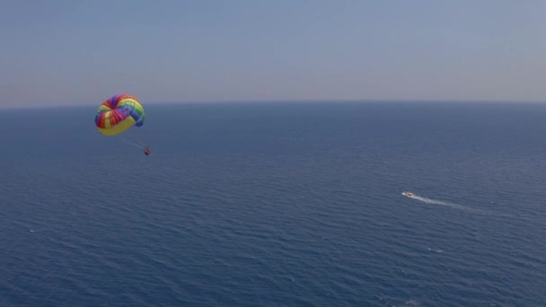 Parasailing Gökyüzü Tatil Denizi Eğlencesi Hava Görüntüsü — Stok video