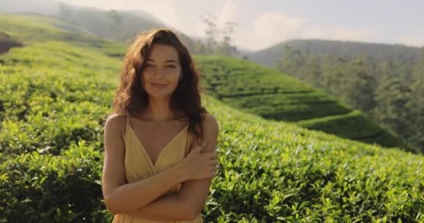 Crop View Happy Woman Traveler Portrait Tea Plantations High Quality — 图库视频影像