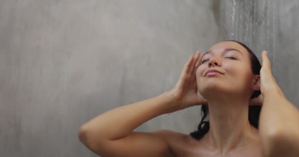 Closeup Young Adult Woman Taking Shower Slow Motion Beautiful Girl — Vídeo de stock