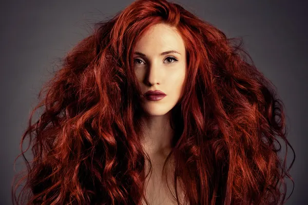 Cabello rojo. Retrato de chica de moda —  Fotos de Stock