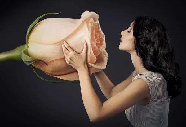 Elegant Beautiful Woman Enjoying Aroma Huge Roses On Dark Backgr — Stock Photo, Image