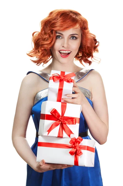 Joven mujer feliz con un regalo. Aislado sobre blanco — Foto de Stock