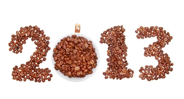 Año Nuevo 2013 hecho de granos de café y taza en el fondo blanco —  Fotos de Stock