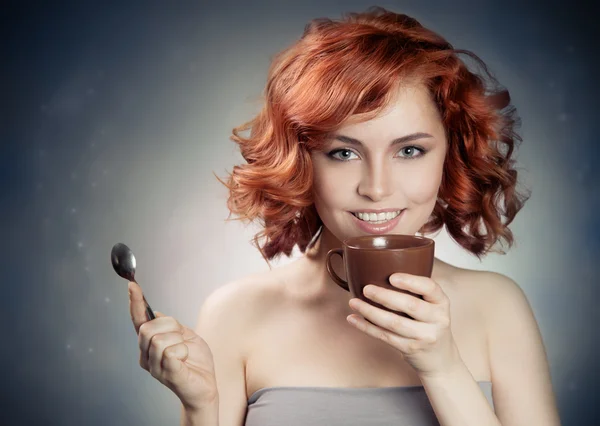 Young pretty woman drinking coffee — Stock Photo, Image