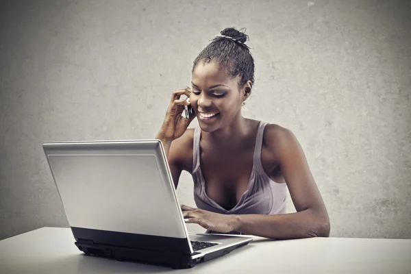 Negro chica llamada — Foto de Stock