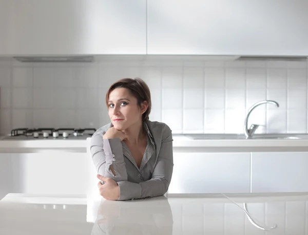 Woman in the Kitchen — Stock Photo, Image