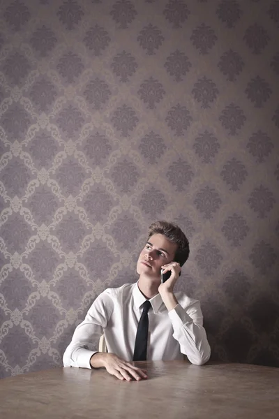 Joven llamando. — Foto de Stock