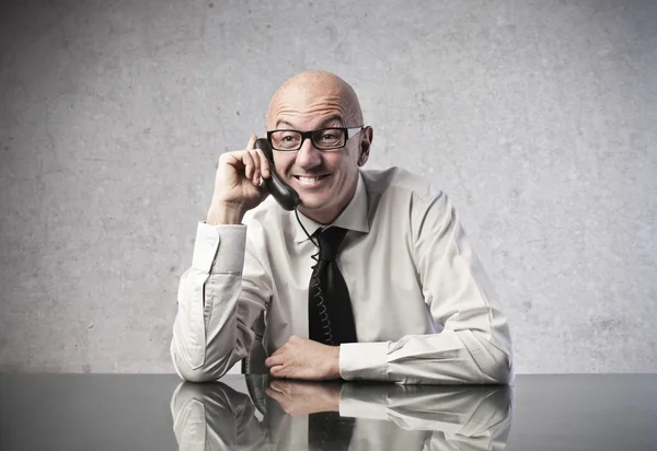 Büroangestellte anrufen — Stockfoto