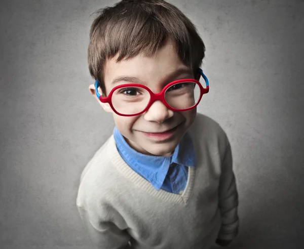 Niño con vidrio — Foto de Stock