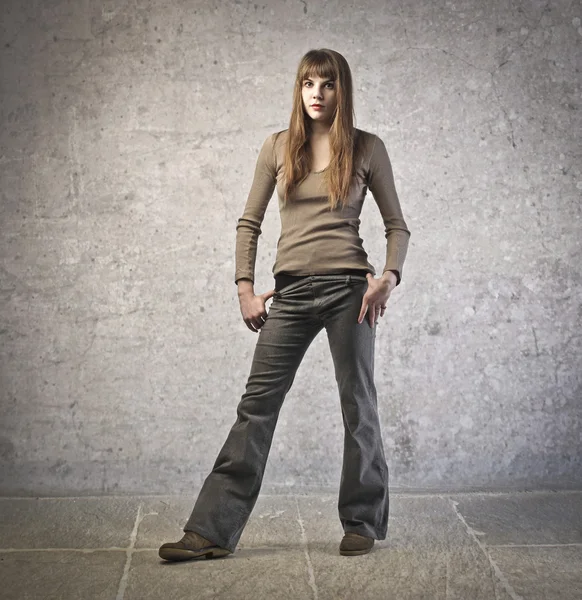 Jonge vrouw — Stockfoto