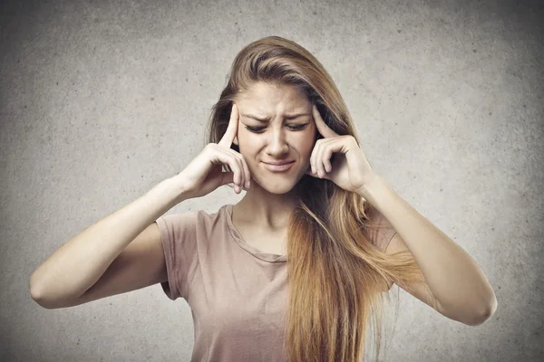 Woman concentrated — Stock Photo, Image