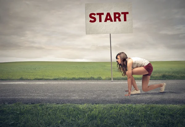 Vrouw klaar voor lopen — Stockfoto