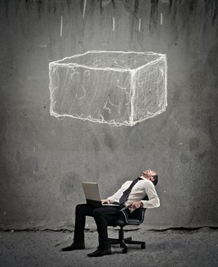 adam bir sandalyede oturmak