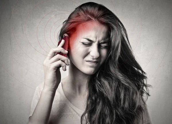 Woman frowning her eyebrowns — Stock Photo, Image