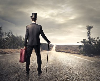 retro adam yürüyor