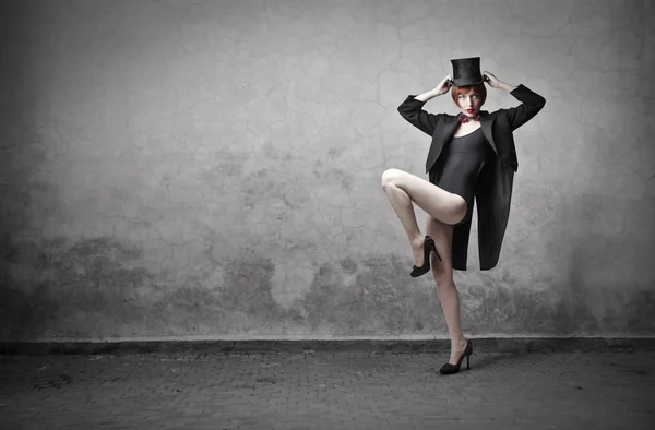 Hermosa mujer bailando — Foto de Stock