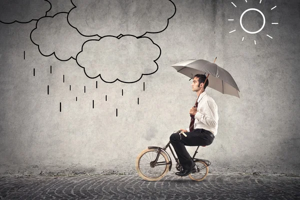 Empresário segurando um guarda-chuva — Fotografia de Stock