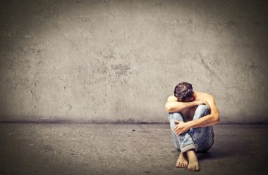 çaresiz umutsuz adamın