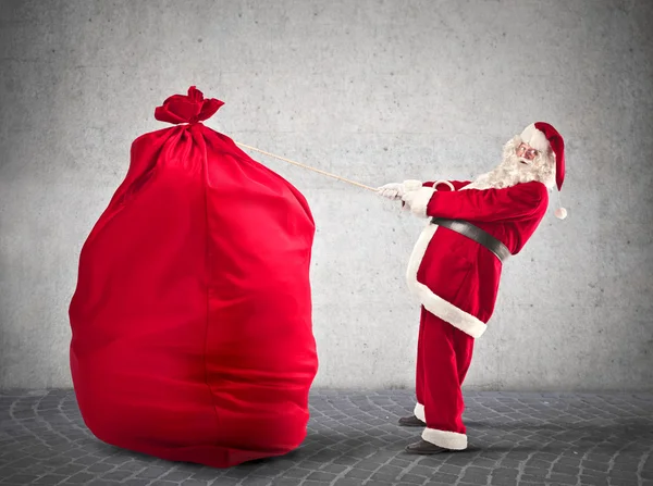 Father Christmas holding a rope — Stockfoto