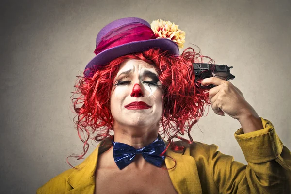 Clown redo att skjuta sig själv — Stockfoto