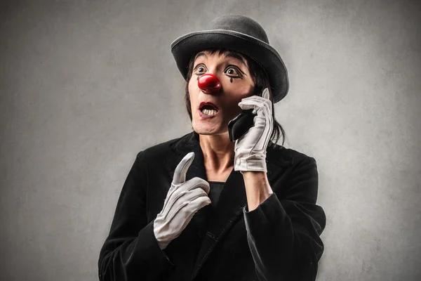 Zweifelhafter Clown am Telefon — Stockfoto