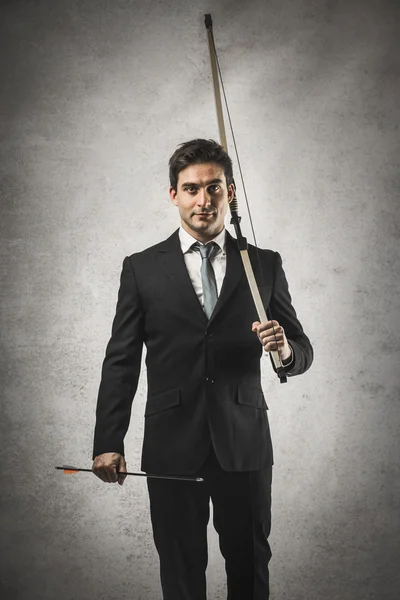 Empresario con arco y flecha — Foto de Stock