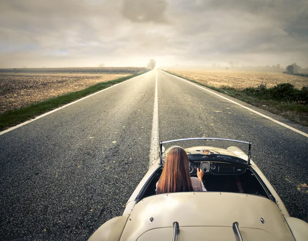 Woman driving nowhere — Stock Photo, Image