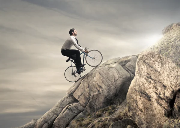 Zakenman met een fiets — Stockfoto