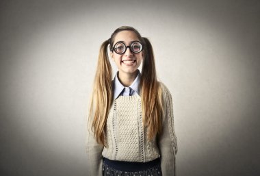 gülümseyen genç bir öğrenci