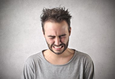 üzgün kızgın adam