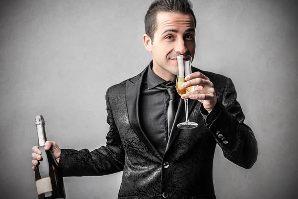 Man holding a glass of champagne — Stock Photo, Image