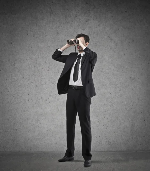 Geschäftsmann mit Fernglas — Stockfoto