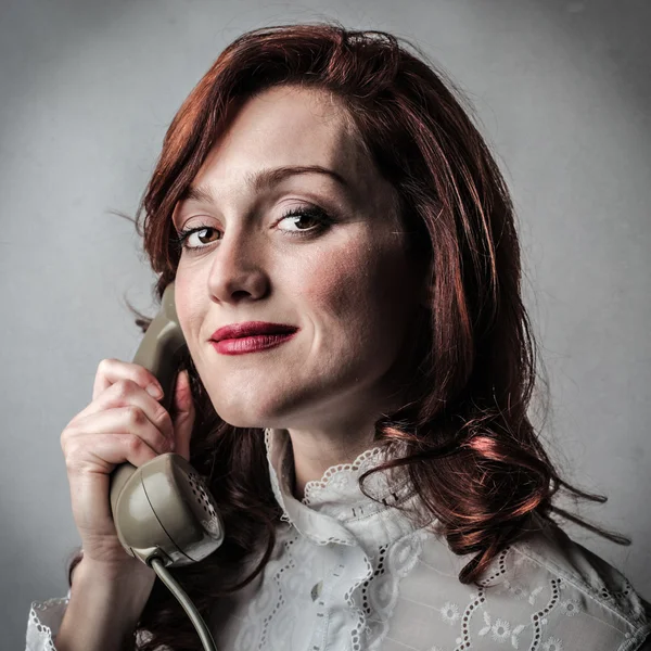 Frau am Telefon — Stockfoto