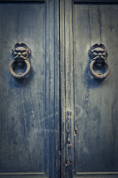 Antique blue door — Stock Photo, Image