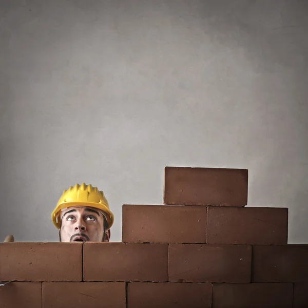 Brick layer hiding — Stock Photo, Image