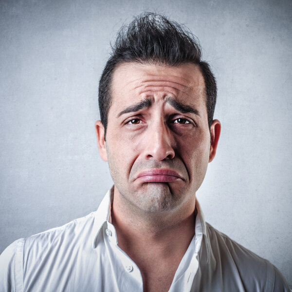 Печальный несчастный человек
