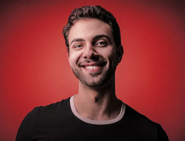 Sorrindo homem bonito — Fotografia de Stock