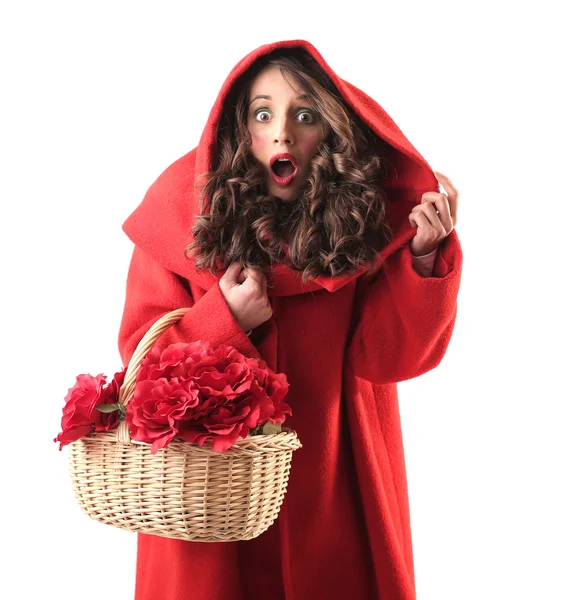 Mulher vestida como pequeno capuz vermelho equitação — Fotografia de Stock