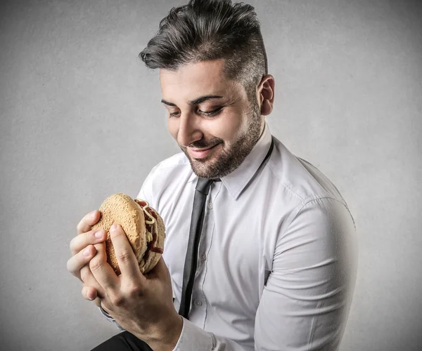 Empresário durante sua pausa para o almoço — Fotografia de Stock