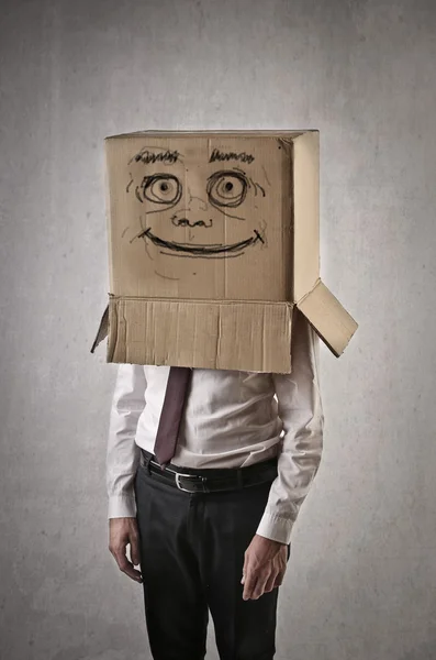 Коробка на голове бизнесмена — стоковое фото