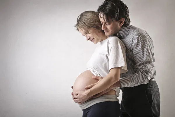 Glückliche neue Mama und Papa — Stockfoto