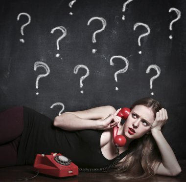 Şüpheli kadın telefon konuşma
