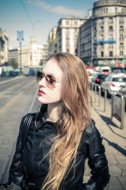 Genç güzel kadın.