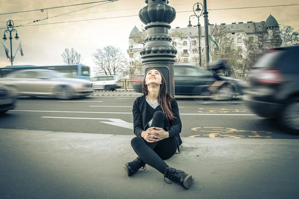 Joven hermosa mujer sonriendo — Foto de Stock